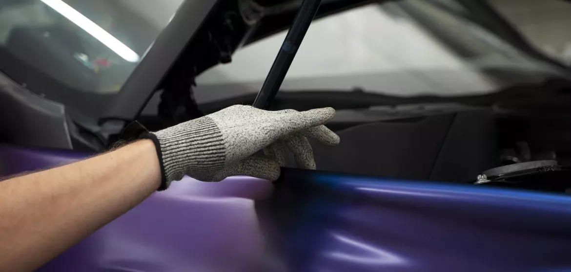 auto service salon doign car wrapping.webp?1681909064&focus=50.64 27